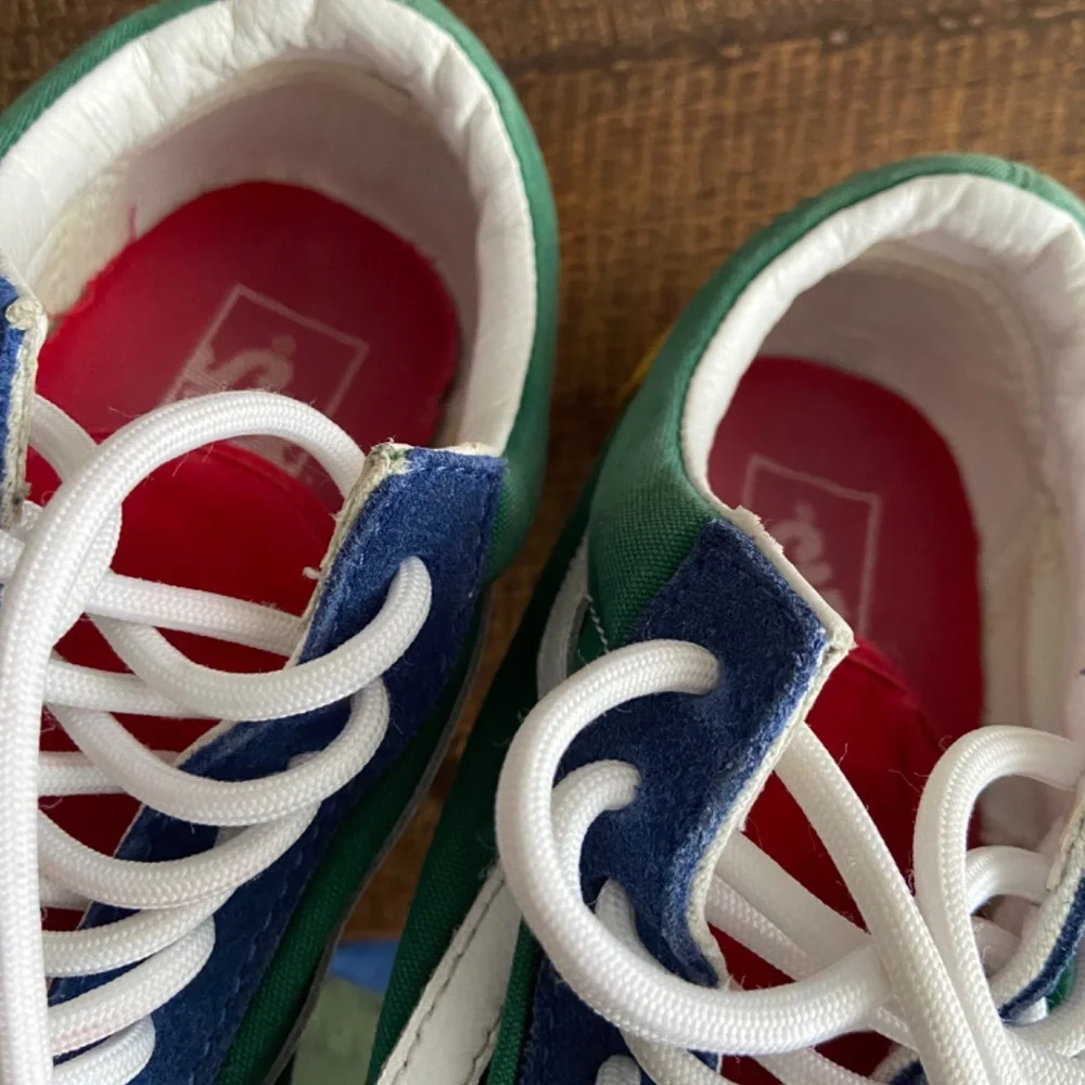 Vans - Picture 2 of 6